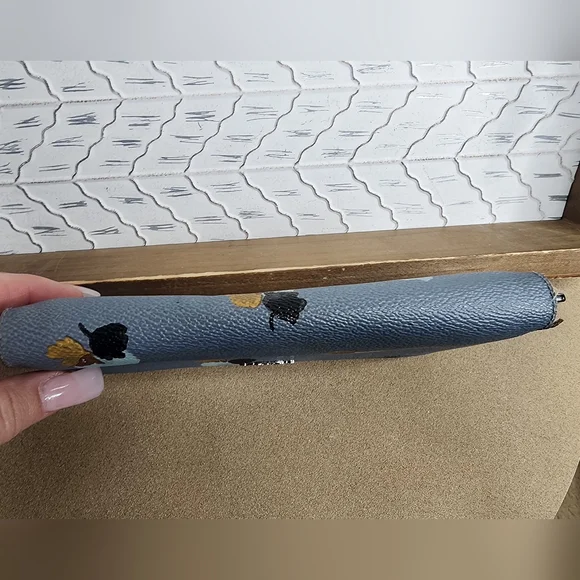 Coach ACCORDION ZIP WALLET IN FIELD FLORA PRINT COATED CANVAS - Picture 4 of 11